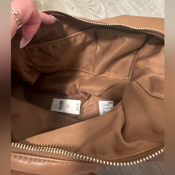 Anthropologie Timmie Faux-Leather Slouchy shoulder bag in tan - Picture 6 of 6
